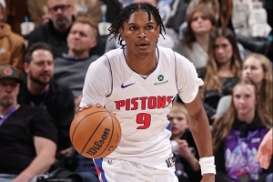 活力满满!奥萨尔冲击内线&捍卫禁飞区 全场得18分10板2助2断4帽