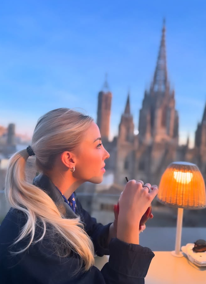 kaiyun-哈登前队友的娇妻晒绝美侧颜!她曾被誉为是NBA最美女记者|詹姆斯·哈登|德克尔|休斯敦火箭队|萨姆-德克尔|洛杉矶快船队_新浪体育_新浪新闻